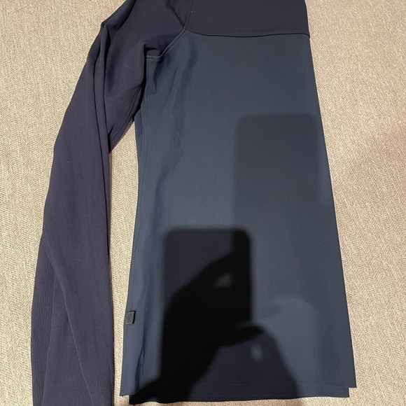 Lululemon blouse nwot​​​​​​​​​ - Picture 6 of 7